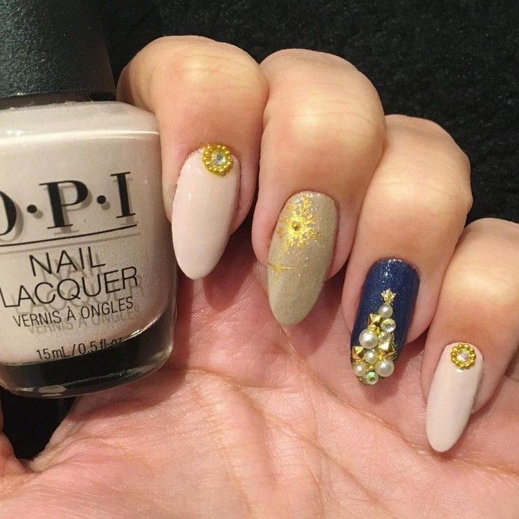 blå naglar idéer Pearl Nails nageltrend 2021