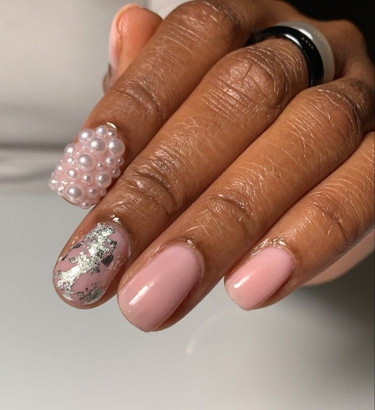 Gel naglar naturlig rosa Pearl Nails nageltrend