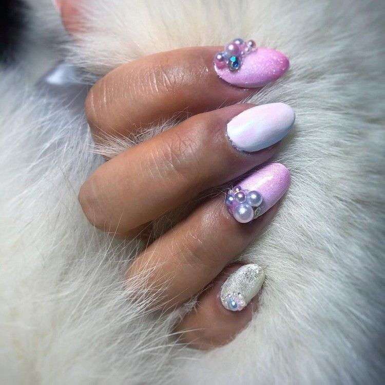 Mandelformade naglar, korta Pearl Nails nageltrender