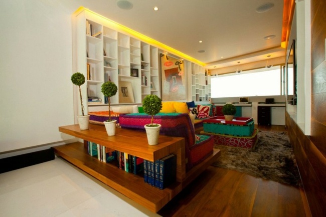 Trähylla modern ledbelysning färgglada möbler