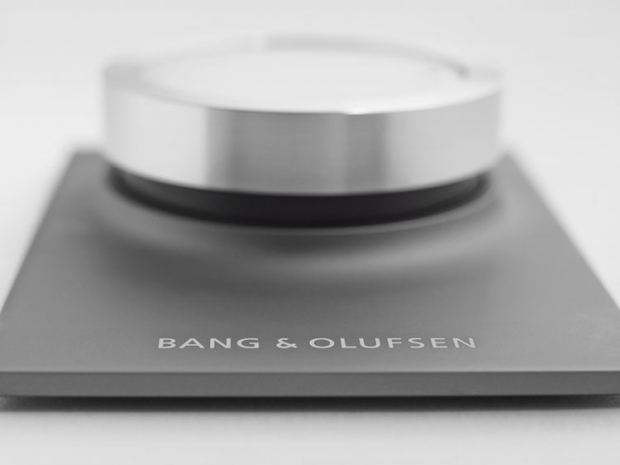 BeoSound Essence-högteknologisk musiksystem fjärrkontroll Bang-and-Olufsen