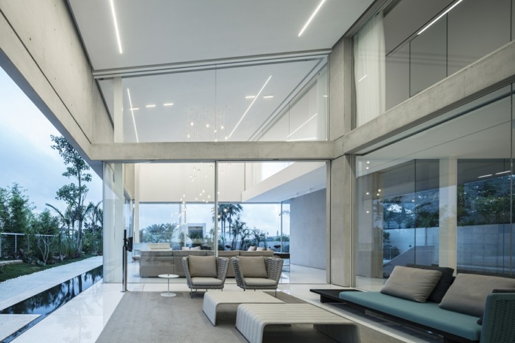 täckt veranda sittmöbler bensinblå grå beige exponerad betong d3 hus