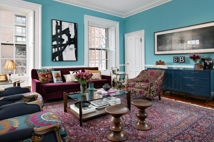 persisk matta-vardagsrum-lila-mörkblå-möbler-himmelblå-väggfärg