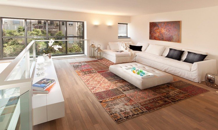 orientalisk matta-lapptäcke-moderna-vardagsrum-vita-möbler