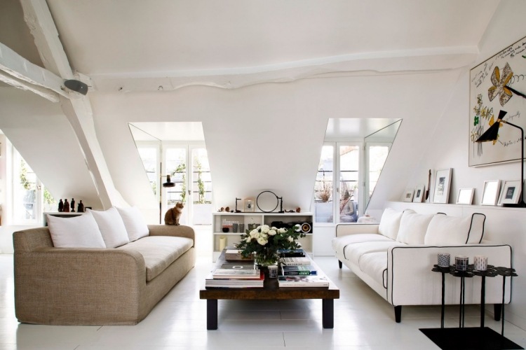 nautral-färg-interiör-modern-vind-vit-soffa-fönster