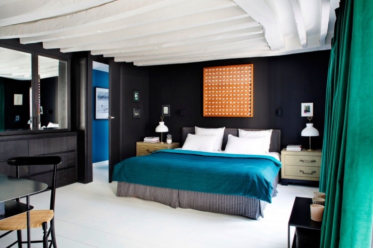 bensin-färg-överkast-sovrum-svart-vägg-färg-interiör-modern-