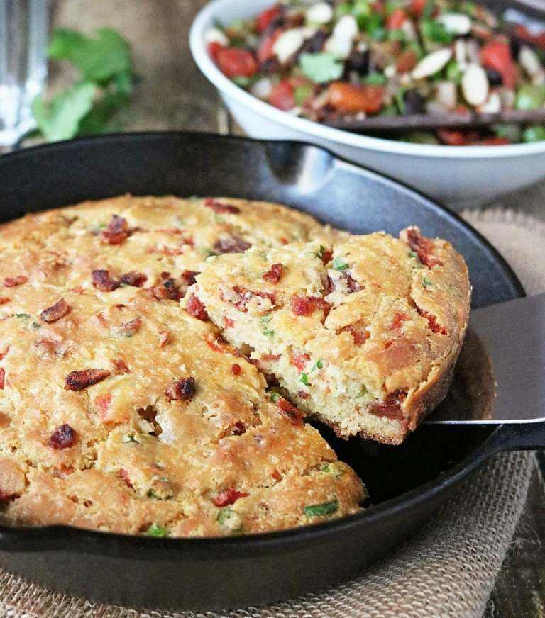 Glutenfritt recept på pannbröd med tomater och bacon