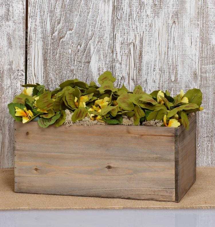 växt-badkar-trä-bygg-det-själv-upcycling-vinlådor-vintage-slipade-växter-blommor