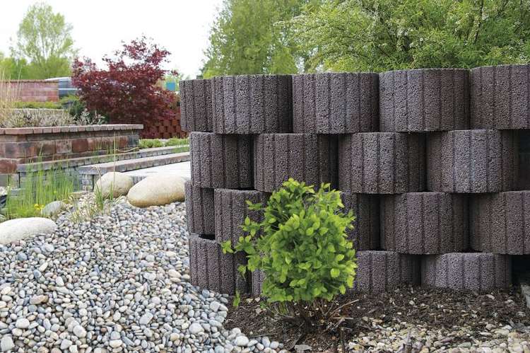 planteringsringar-betong-set-trädgård-design-grå-sekretess-skydd-stöd-vägg-grus-sten trädgård