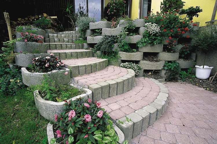 planteringsringar-betong-inställning-trädgård-design-stenläggning-trädgård-entré-trappsteg