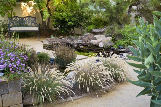 lättskött trädgård design växt zoner dela vatten damm