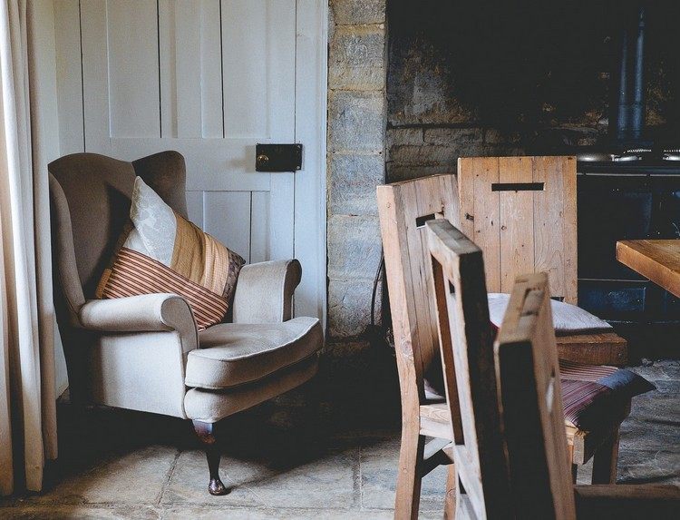 vårdtips-oljat-massivt trä-möbler-stolar-matbord-lantlig husstil