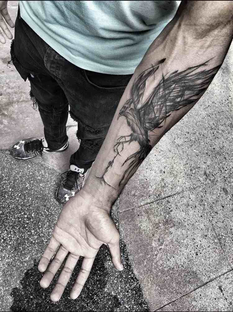 phoenix tattoo designs tatueringar eldfågel mytologi svart grafisk underarmsplacering