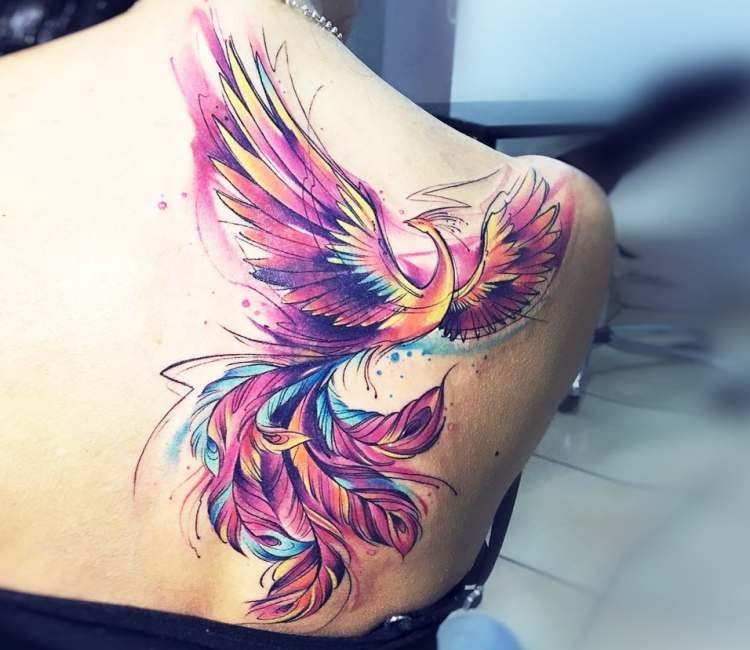 phoenix tatuering design tatueringar eld fågel mytologi färgade färgglada nyanser kvinna tillbaka placering