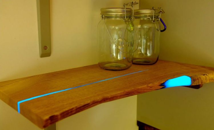 fosforescerande epoxiharts bord DIY projekt träbord ljusbord gör dina egna hyllboxar