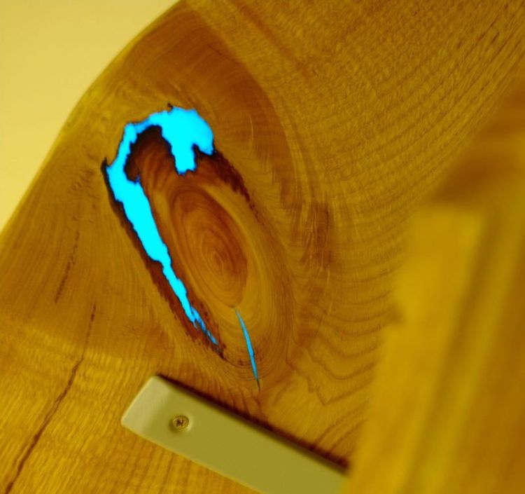 fosforescerande epoxiharts bord DIY projekt träbord ljusbord gör din egen vägghylla