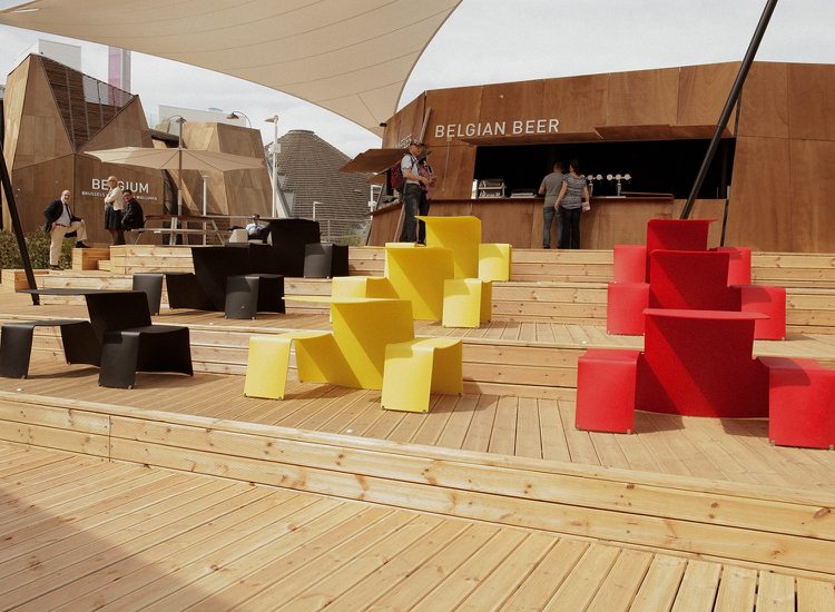 Picknickbord -design-utemöbler-färg-pulverlackerat trädäck