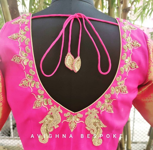 Ροζ και χρυσά σχέδια μπλούζας
