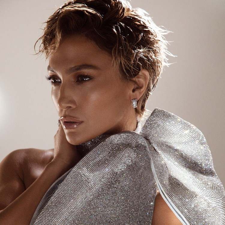 Jennifer Lopez frisyrer Pixie Cut 2021