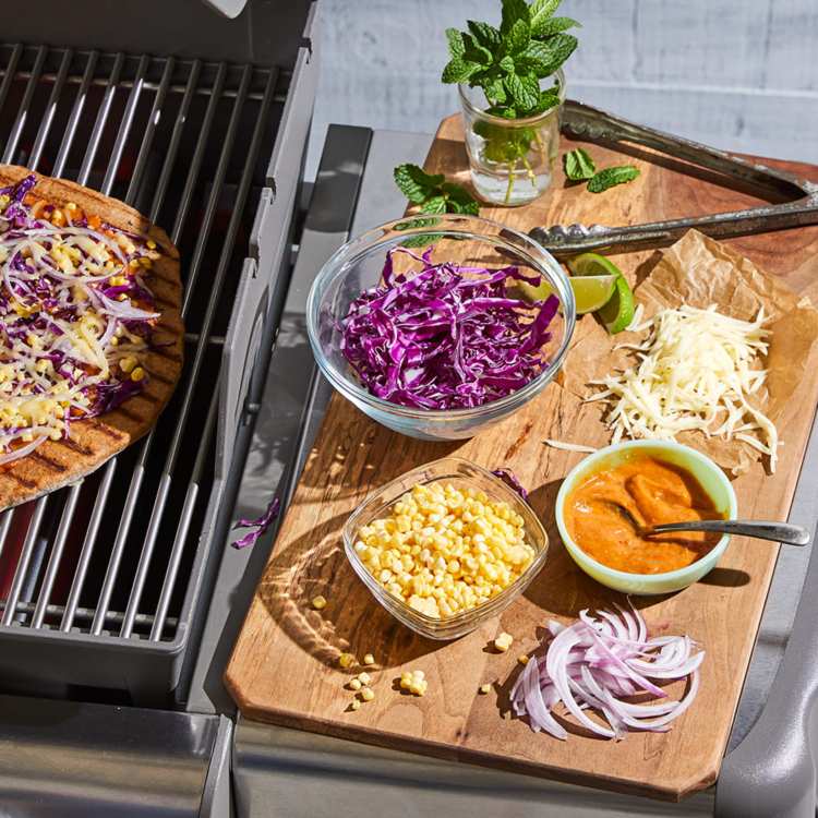 Förbered pizza på grillen toppningsås recept