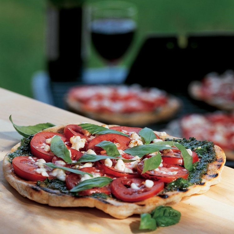 pizza grill tomatost recept toppning