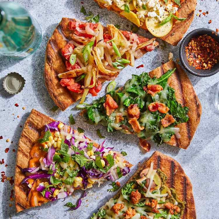 Tillaga pizza på grillen Ingredienser Kombinera sås