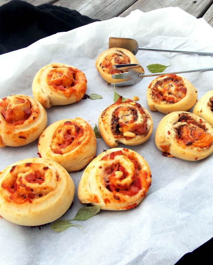 Olivpasta pinjenötter mozzarella recept gör pizzarullar själv