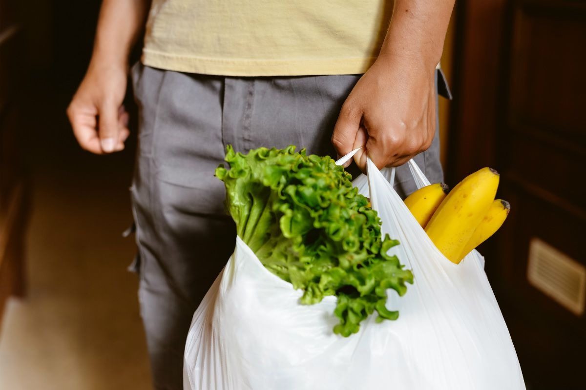 Byt ut plastpåsar med livsmedel mot återvinningsbara produkter och undvik plast