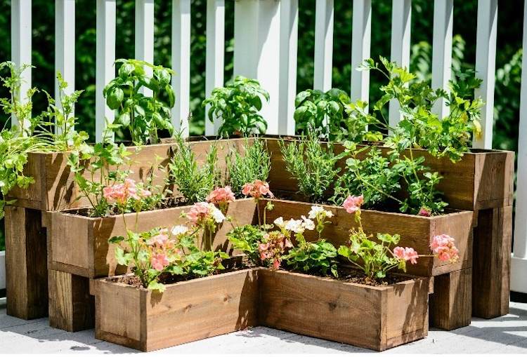 dekoration-trädgård-terrass-trälådor-planters-gör-själv