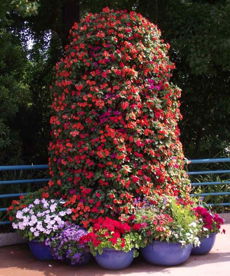 trädgård-och-terrass-blom-torn-dekorativa-röda-blomma-blomkrukor