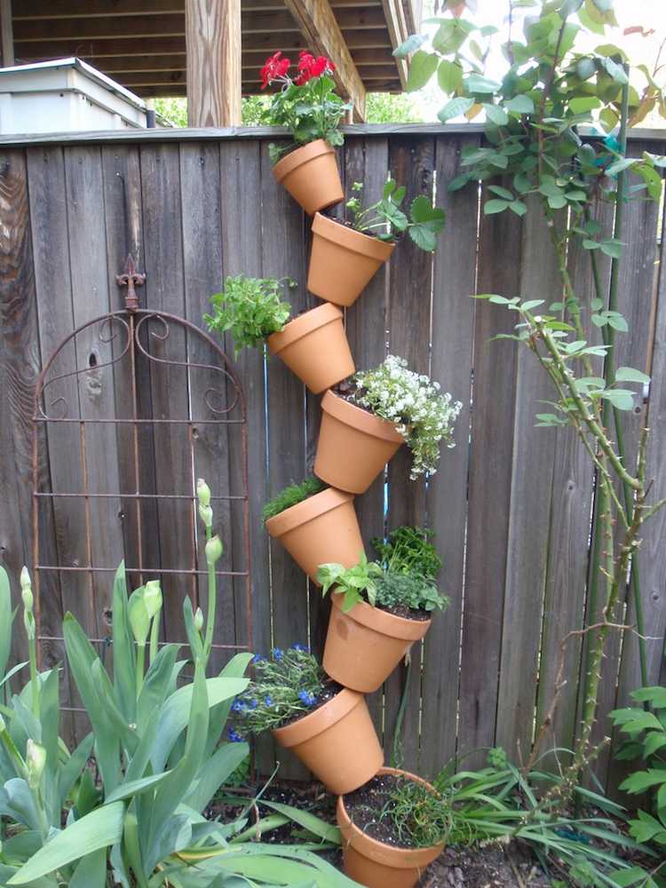 Deco-trädgård-terrass-växt-krukor-stack-på-på-varandra-varandra