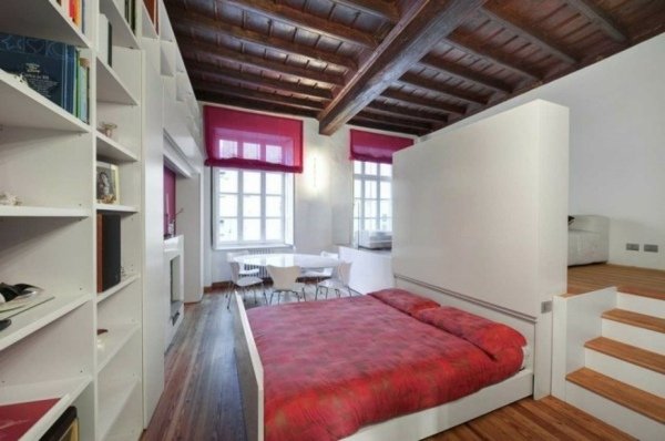 en-rum-lägenhet-utdragbar-säng-platsbesparande-idé