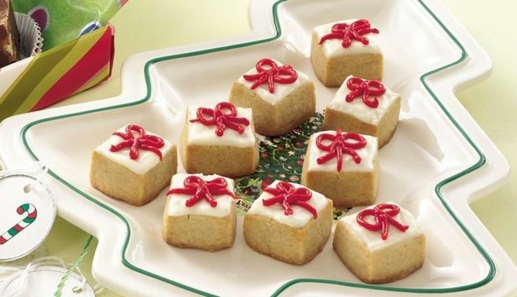 Cookies dekorerar kreativt frostande presentform