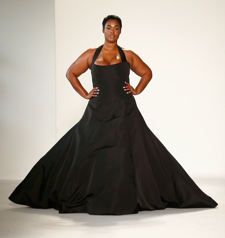 plus size modetrender catwalk aftonklänning svart