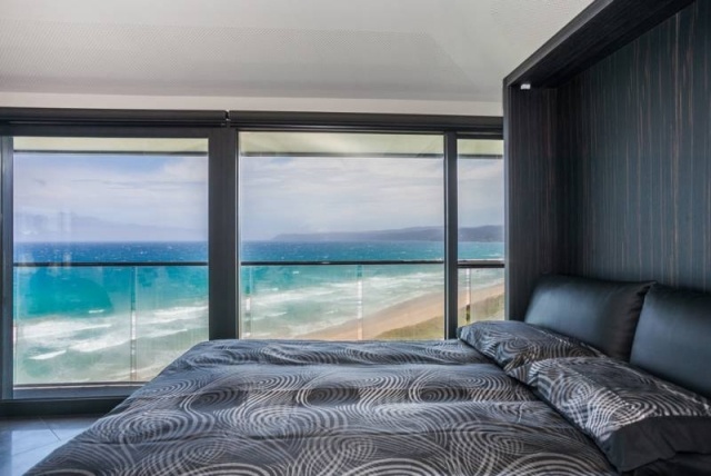 Sovrum-med-havsutsikt-moderna-semester-hem-Australien