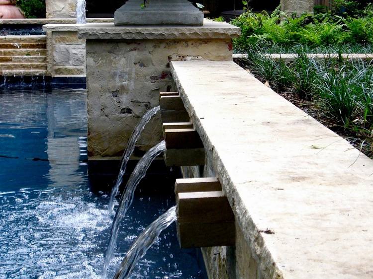 Pool trädgård vattenfall Medelhavet design