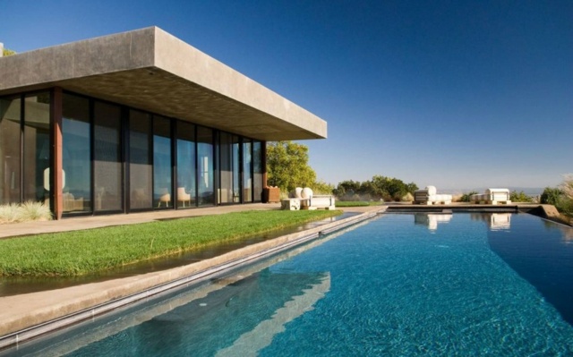 Pool gräsmatta solskydd modern design