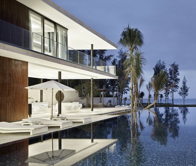 Poolterrass solstolar palmer ren lyx