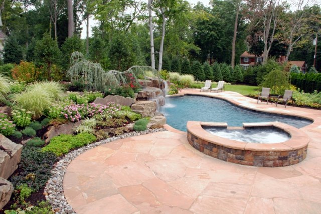 Isosteine ​​jacuzzi terrass sten rabatter kant gräsmatta