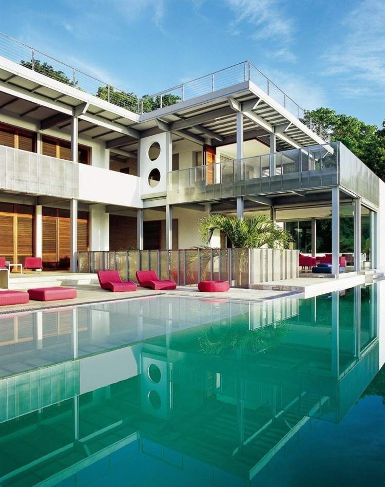 pool i trädgården costa rica-idé-schäslong-rosa-hus-design