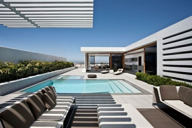 Pool utomhus trädgård design trä terrass drömhem