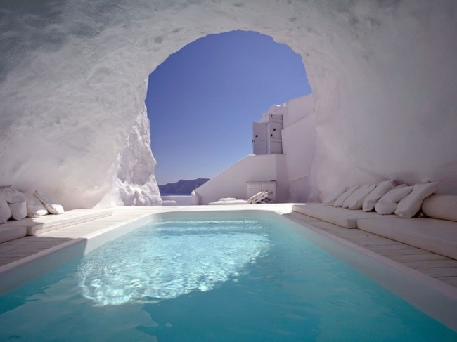 Santorini Grekland pool helvetet vita väggar