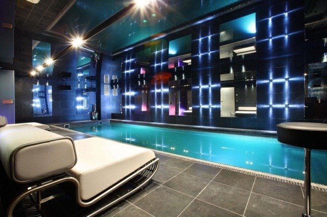 Lyxig bachelor lägenhet pool LED -lampor