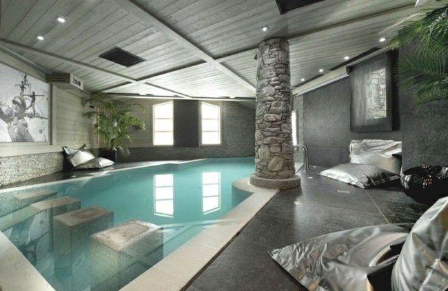 Lyxig hemdesignanläggning pool nedsänkt källarsten