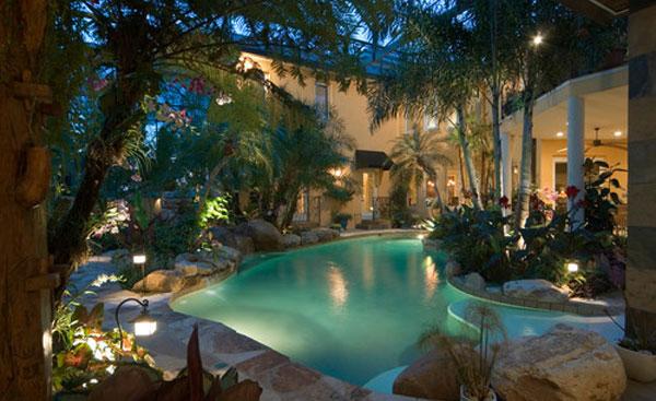 idéer-pool på bakgården tropisk-stil-träd-pool-belysning