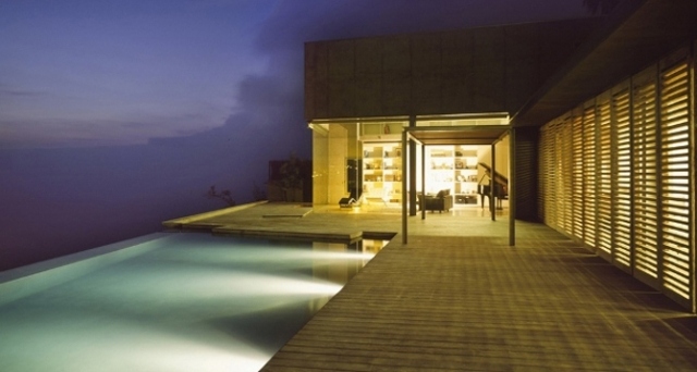 Belysning-utomhuspool-oändligt-pool-spotlights-ljuseffekter-vattenyta