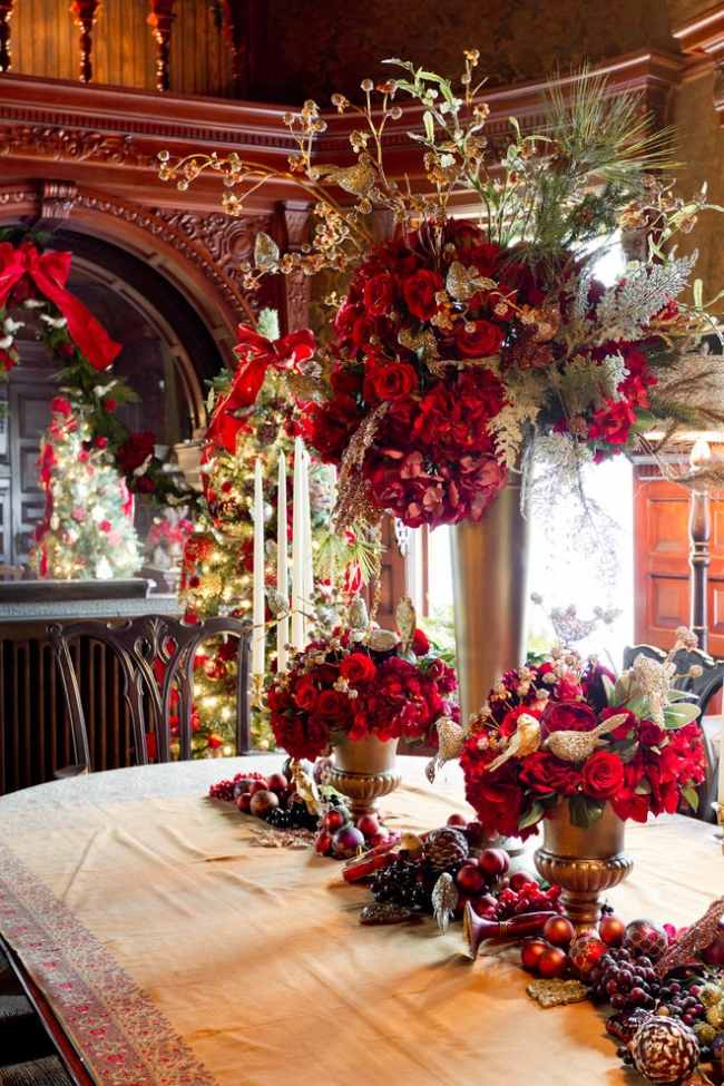 historisk bostad drottning anne interiör jul röda rosor dekoration