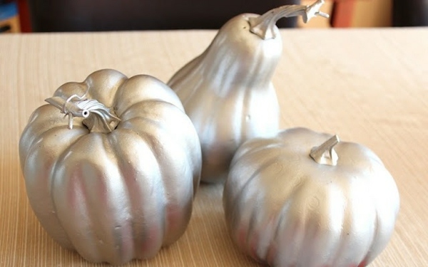metallfärg-silver-halloween-pumpor