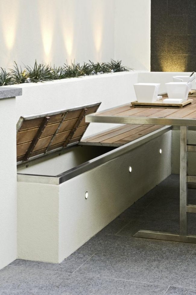 Bänk i trädgårdsmöblerna inbyggt förvaringsutrymme kolumn basbord