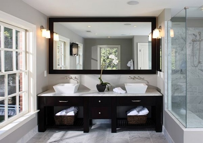 klart-badrum-koncept-svart-badrum-möbler-marmor-look-vägg kakel-golvplattor